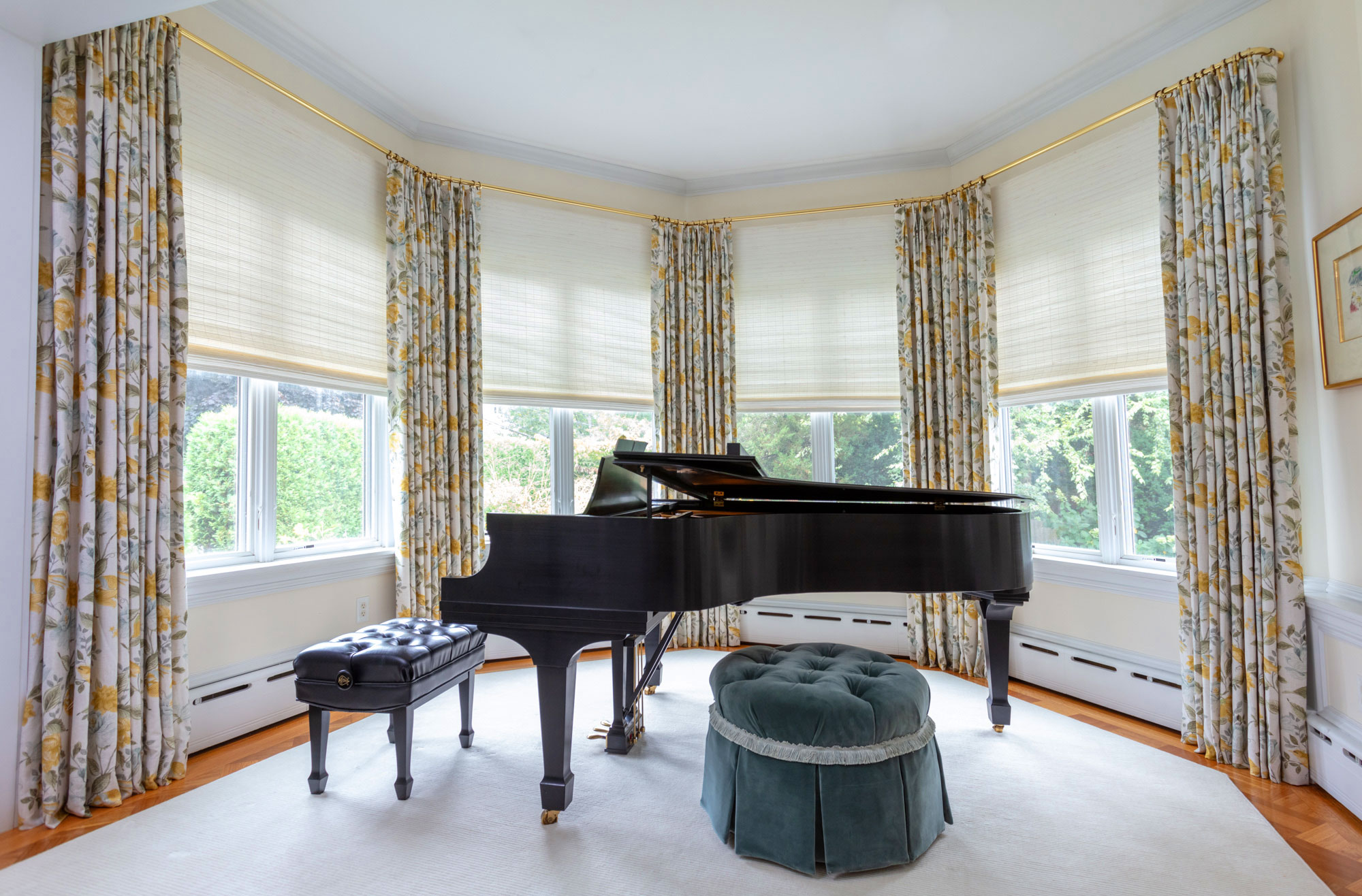 W-Floral-Drapes-in-Piano-Room